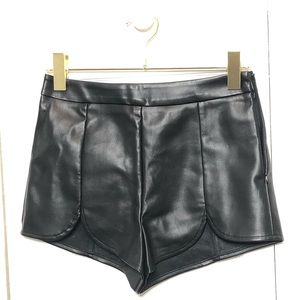 Scallop black vegan leather shorts
